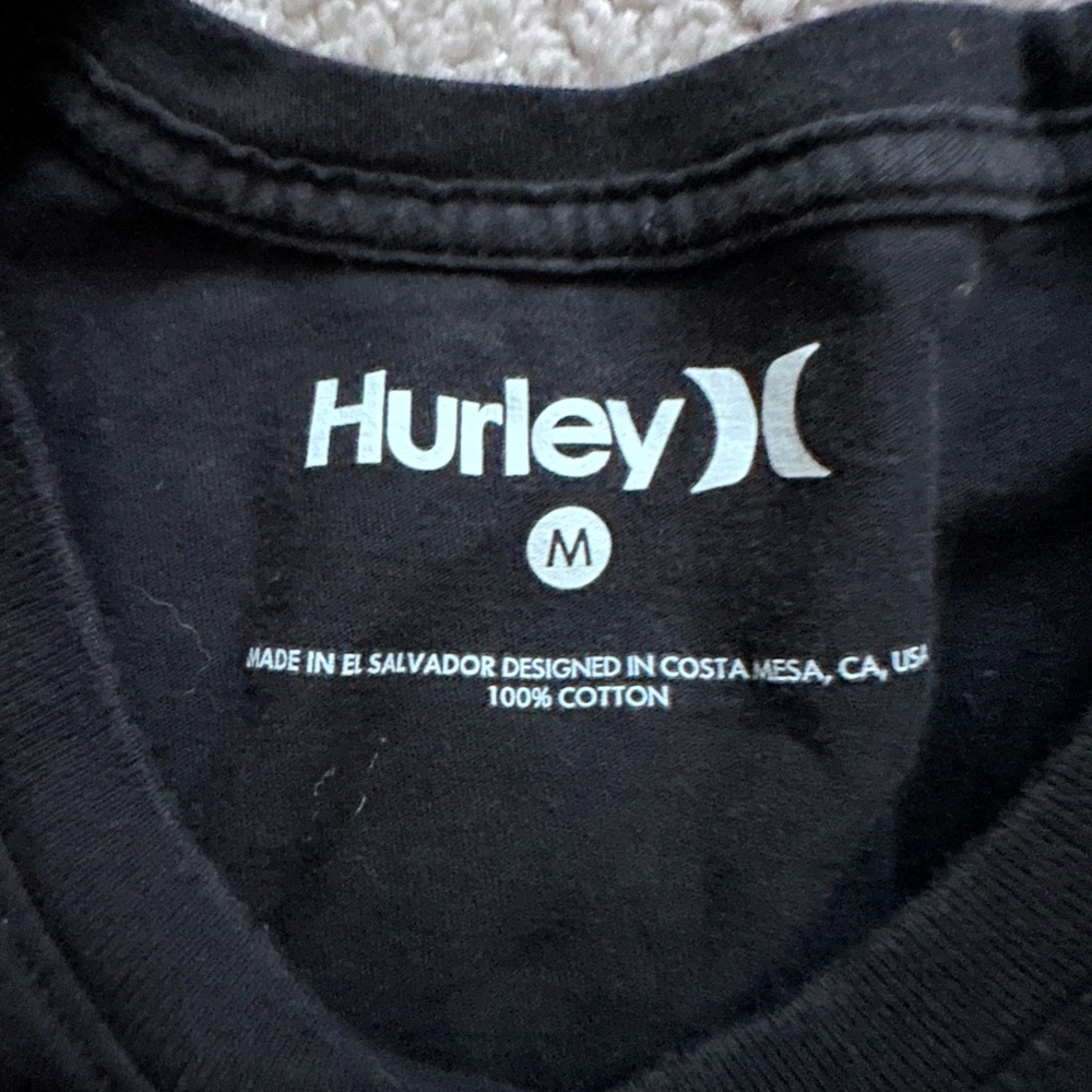 size medium hurley long sleeve w/ cool vintage design 100% cotton - Picture 3 of 6